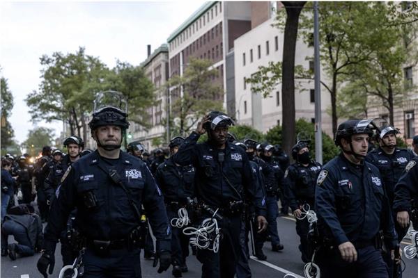 شرطة نيويورك تقتحم جامعة كولومبيا لفض الاعتصام