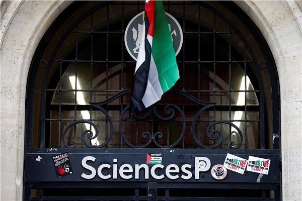 الشرطة الفرنسية تقتحم جامعة يعتصم بها طلاب مؤيدين لفلسطين