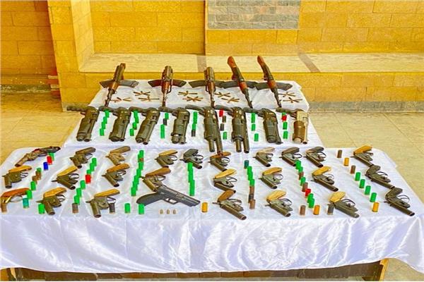 الأمن العام يضبط 51 قطعة سلاح و35 كيلو مخدرات بالمحافظات