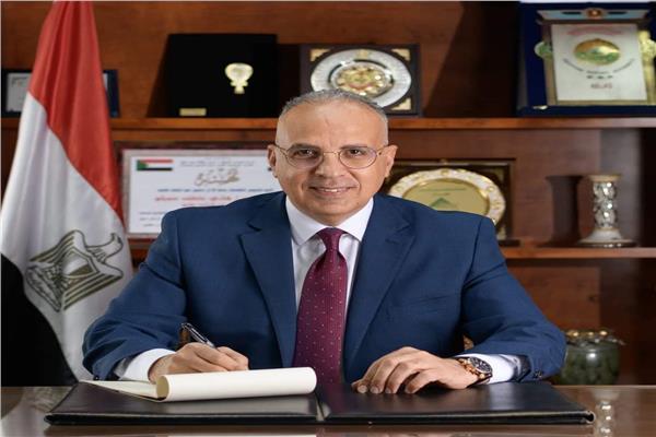  وزير الـري يتابع موقف المشروعات المائية المنفذة بصعيد مصر
