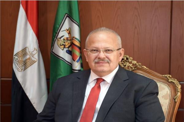 رئيس جامعة القاهرة يهنئ الأخوة الأقباط بعيد القيامة المجيد