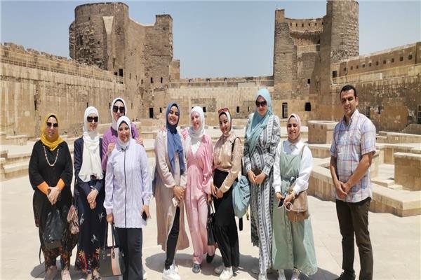 جامعة القاهرة تنظم زيارة لطلابها إلى معالم قلعة صلاح الدين الأيوبي ومستشفى 57
