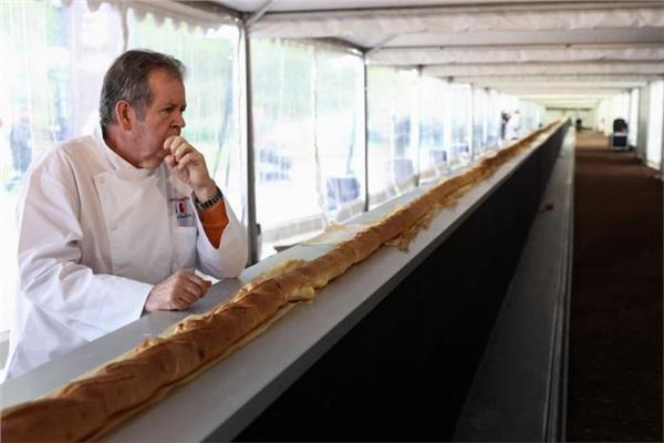 بأطول رغيف خبز.. فرنسا تأخذ اللقب من إيطاليا