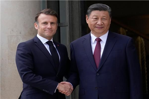 الرئيس الفرنسي إيمانويل ماكرون، ونظيره الصيني شي جين بينج