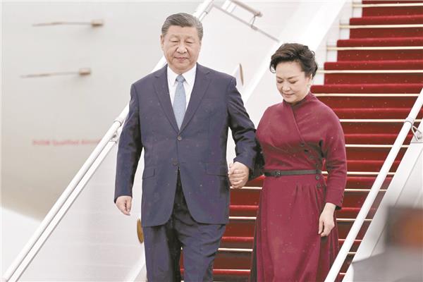 الرئيس الصيني لدى وصوله باريس