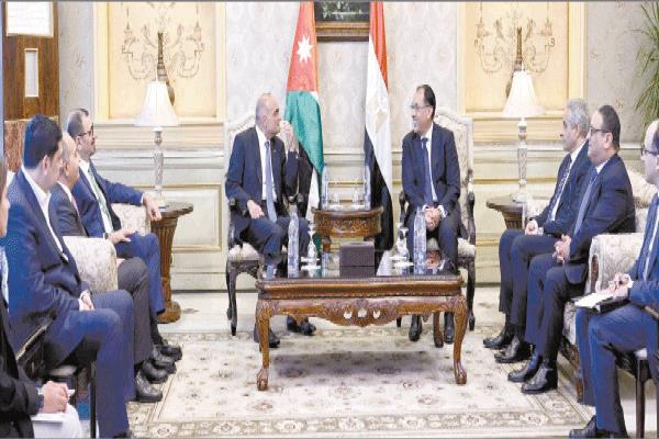د.  مصطفى مدبولى خلال استقباله رئيس وزراء الأردن والوفد المرافق له