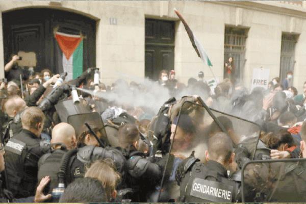 الشرطة الفرنسية تفض مظاهرة جامعة السوربون بالقوة
