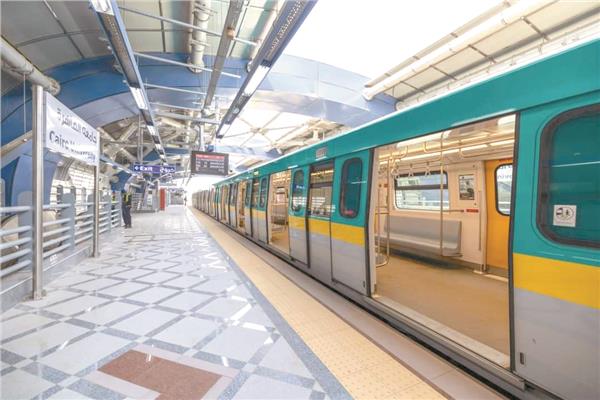 استعدادات التشغيل التجريبى بالركاب لـ 5 محطات مترو «الخط الأخضر»
