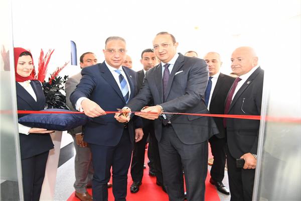 الدكتور أحمد الأنصاري محافظ الفيوم يفتتح أول فرع البنك المصري لتنمية الصادرات