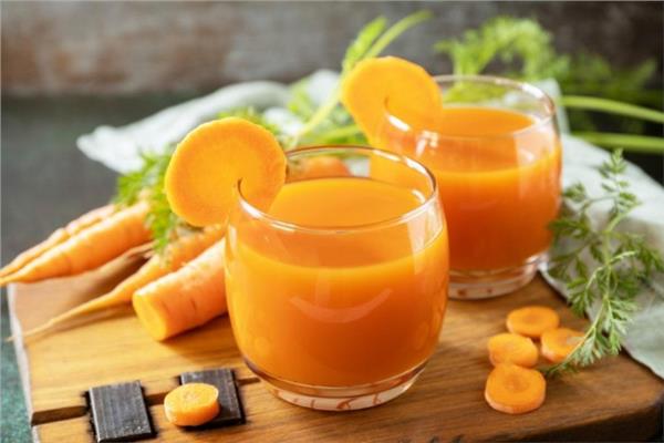 باستخدام الخلاط.. طريقة تحضير عصير البرتقال والجزر #بوابة_أخبار_اليوم 