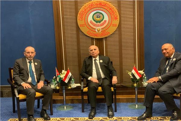 وزراء خارجية مصر والأردن والعراق يجتمعون في إطار آلية التعاون الثلاثي بالمنامة