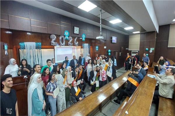 جامعة القاهرة برئاسة الدكتور محمد الخشت على تكريم الطلاب المتميزين