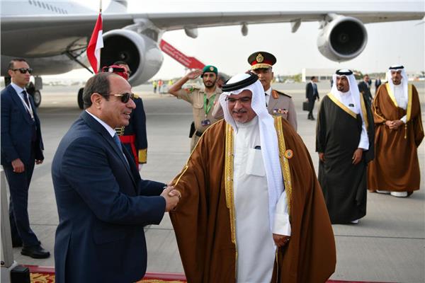 الرئيس السيسى يصل البحرين