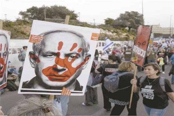 متظاهرون إسرائيليون يطالبون بإنهاء الحرب