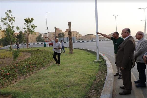 اللواء خالد عبدالعال خلال جولة تفقدية لعدد من المحاور المرورية الجديدة
