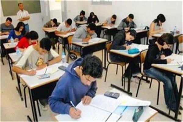 تباين آراء طلاب الإعدادية حول امتحان الجبر بالقاهرة.. وأخطاء في الإسكندرية
