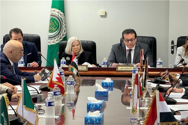 وزير الصحة يؤكد أهمية تعزيز التعاون بين الدول العربية