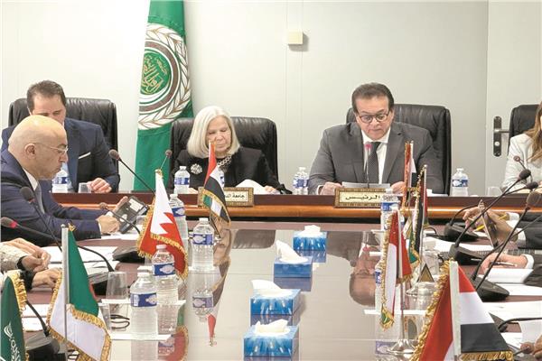  د.خالد عبدالغفار خلال اجتماعات وزراء الصحة العرب بـجنيف