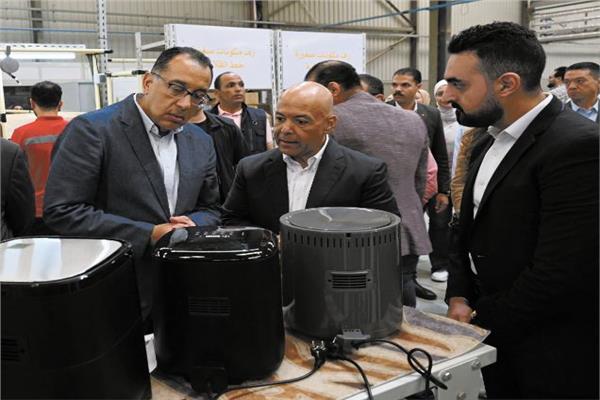 د. مدبولى يتفقد مصنع جروب «سب مصر - زهران» للأجهزة والأوانى المنزلية