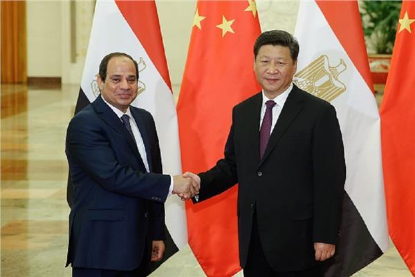 الرئيس السيسي يصل بكين في زيارة رسمية بدعوة من نظيره الصيني
