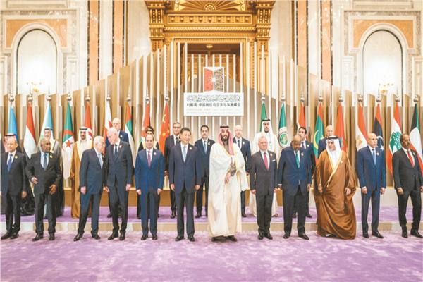 صورة تجمع بين القادة العرب والرئيس الصينى فى قمة الرياض ديسمبر ٢٠٢٢