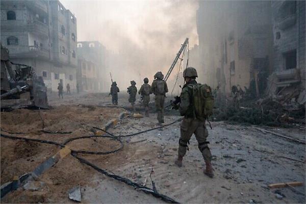 جنود إسرائيليون يسيرون إلى المجهول في قطاع غزة
