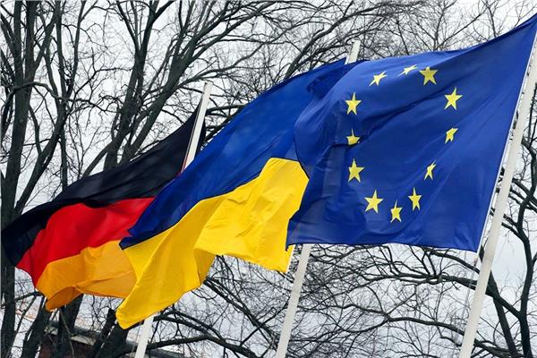 علم ألمانيا والاتحاد الأوروبي وأوكرانيا