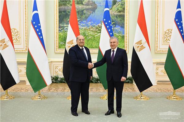 رئيس الشيوخ يلتقي بـ رئيس جمهورية اوزباكستان 