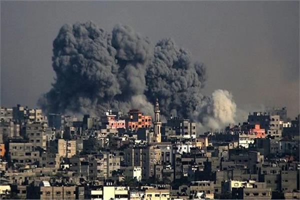 انفجارات في الشرق وآليات الاحتلال تتقدم غربًا.. ماذا يحدث في رفح الفلسطينية؟