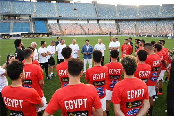 وزير الرياضة للاعبي المنتخب: كلنا نسير في اتجاه واحد لصالح الرياضة المصرية