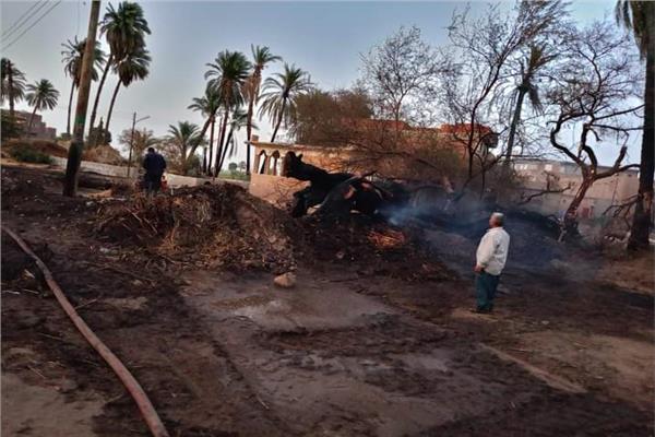 إصابة 12 شخصًا في حريق هائل نشب بـ 16 منزلًا بمركز جهينة بسوهاج 