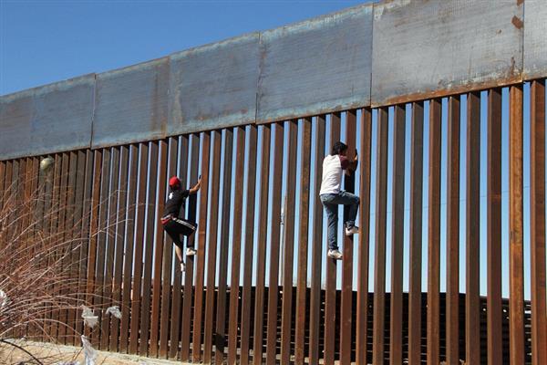 ولاية تكساس تعزز قواتها على الحدود مع المكسيك لمواجهة الهجرة غير الشرعية