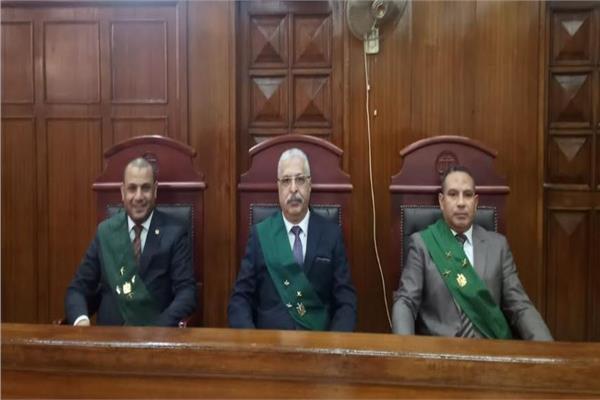 هيئة المحكمة برئاسة القاضي المستشار أحمد حسام النجار رئيس المحكمة
