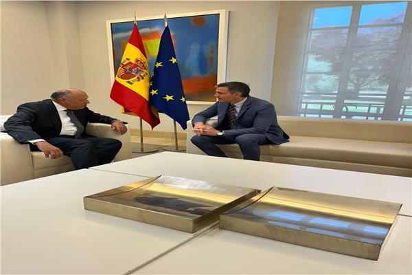 وزير الخارجية يلتقي برئيس حكومة مملكة إسبانيا