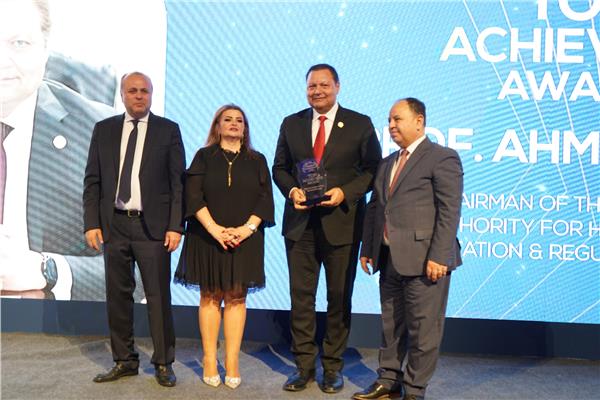«الرقابة الصحية» تتسلم جائزة الإنجاز المؤسسي في احتفالية قمة مصر للأفضل