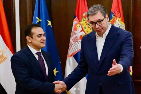 سفير مصر في بلجراد مع رئيس صربيا