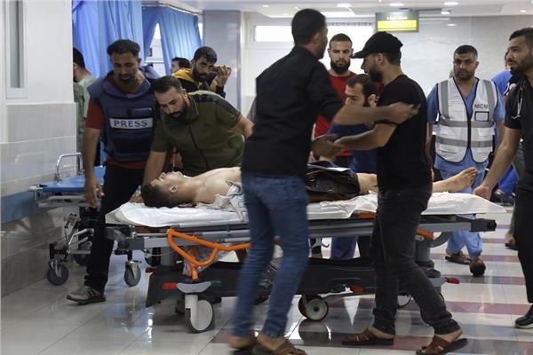 مستشفى شهداء الأقصى تتسلم 141 شهيدًا و380 مصابًا فلسطينيًا خلال 24 ساعة