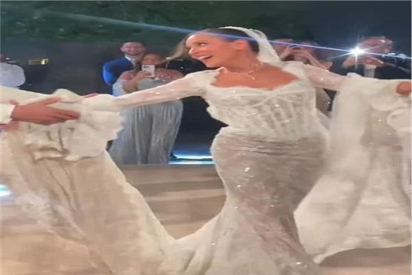 جميلة عوض ترقص مع المونتير أحمد حافظ في حفل زفافها | فيديو