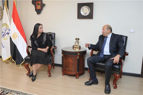 الدكتورة مايا مرسي والسفير هشام بدر 