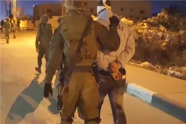 قوات الجيش الإسرائيلي تعتقل 4 أطفال فلسطينيين من الخليل والقدس