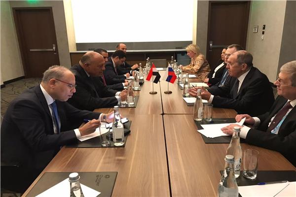 وزير الخارجية يعقد لقاءً ثنائياً مع نظيره الروسي حول تطورات الأزمة بغزة