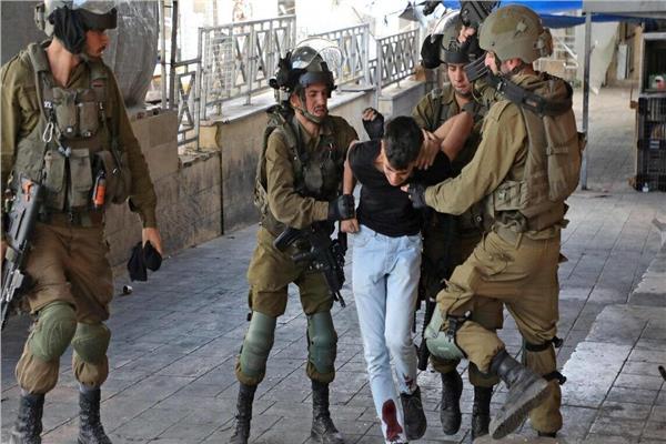 الاحتلال يعتقل 30 فلسطينيًا من الضفة الغربية وحصيلة الاعتقالات 9155 منذ 7 أكتوبر