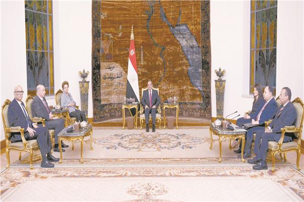 الرئيس عبد الفتاح السيسى خلال استقباله رئيسة بنك التنمية الجديد، والوفد المرافق لها