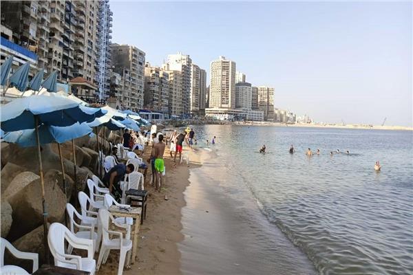 إحكام السيطرة على شواطئ الإسكندرية في العيد
