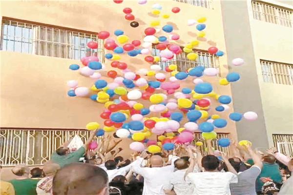 «البالونات الملونة» فى احتفالات القليوبية