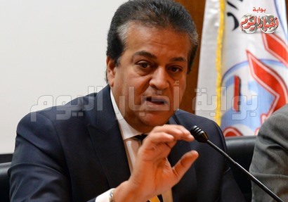 د. خالد عبد الغفار وزير التعليم العالى خلال الجلسة