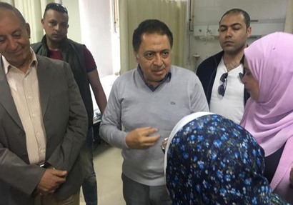وزير الصحة خلال زيارته لمستشفى القصير بالبحر الأحمر