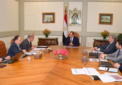 الرئيس السيسي خلال اجتماعه برئيس الوزراء ووزير المالية