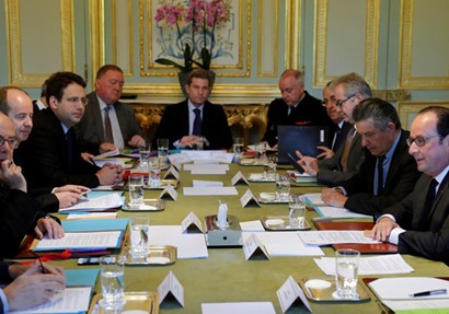 مجلس الدفاع الوطني الفرنسي - صورة من رويترز