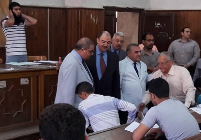 د.محمد المحرصاوي خلال تفقده لجان الامتحانات